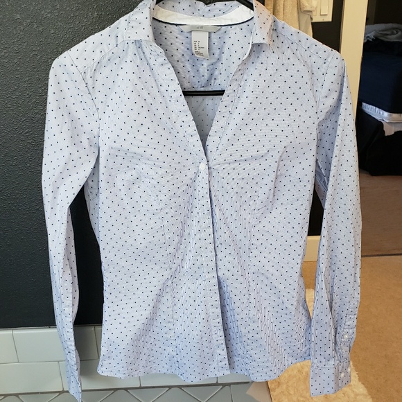 H&M blue polka dot button up - Picture 1 of 4
